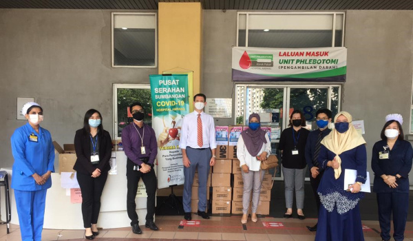 DaVita Malaysia donated 5000 pieces of N-95 Masks to Ampang Hospital
